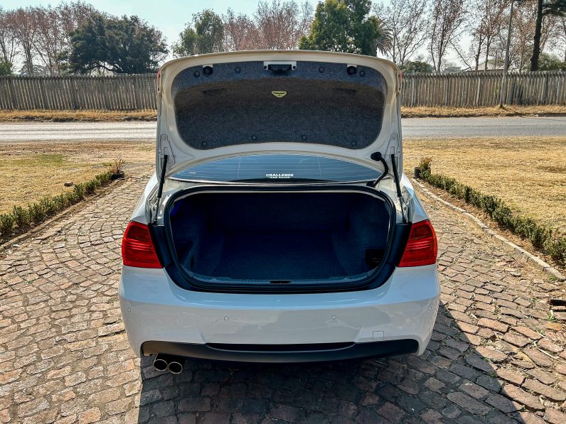 
								BMW 323i M Sport full									