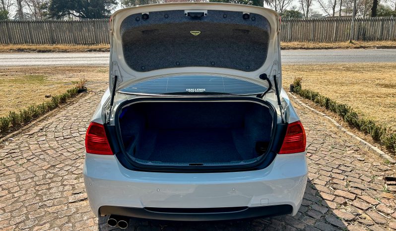 
								BMW 323i M Sport full									