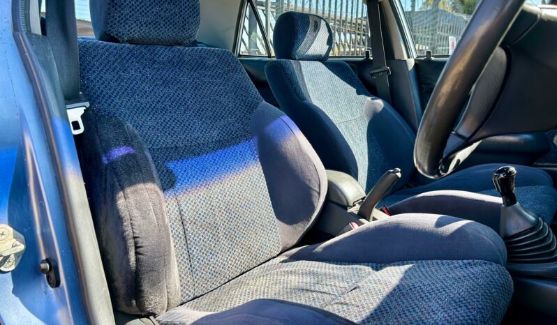 
								Toyota Corolla 180i GLE full									