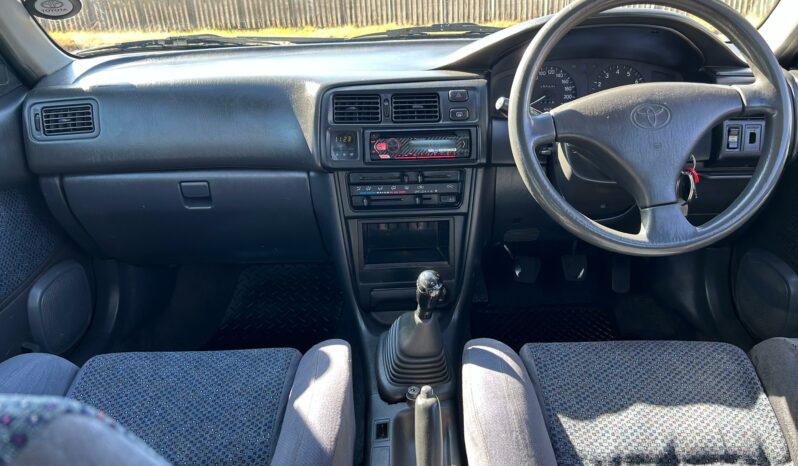 
								Toyota Corolla 180i GLE full									