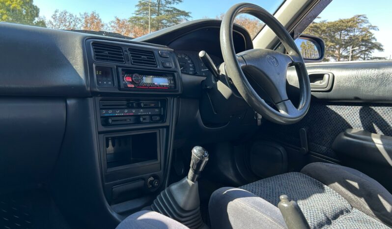 
								Toyota Corolla 180i GLE full									