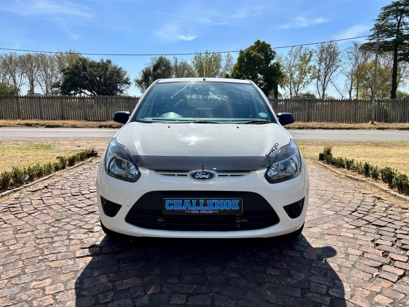 
								Ford Figo 1.4 Ambiente full									
