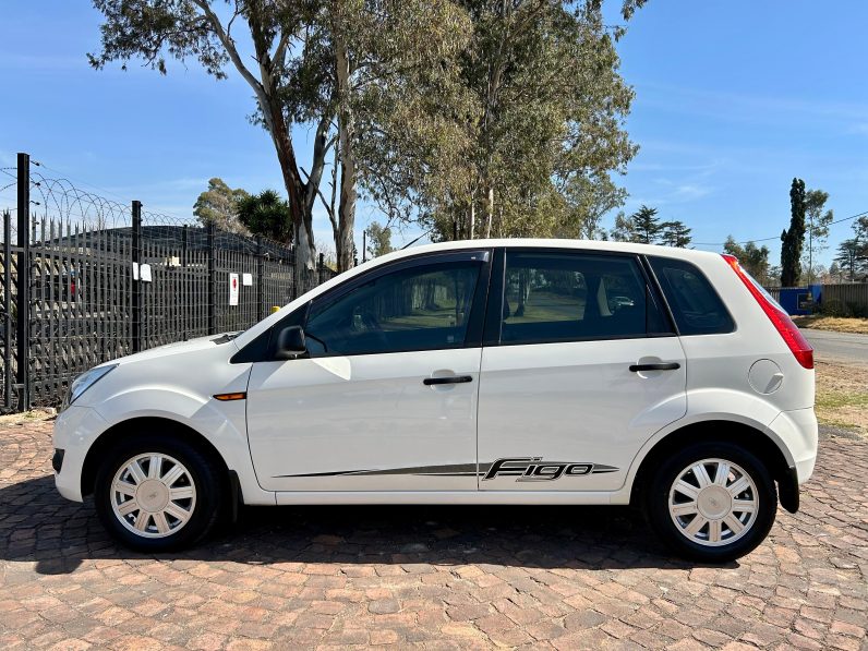 
								Ford Figo 1.4 Ambiente full									