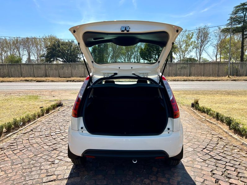 
								Ford Figo 1.4 Ambiente full									