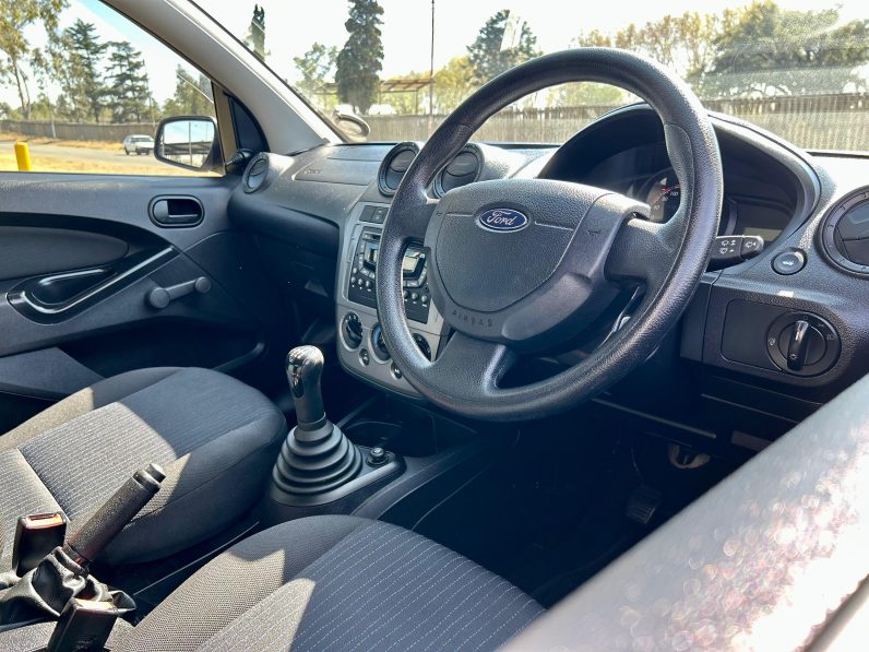 
								Ford Figo 1.4 Ambiente full									