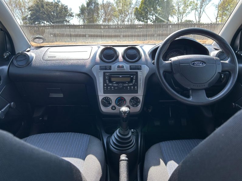 
								Ford Figo 1.4 Ambiente full									