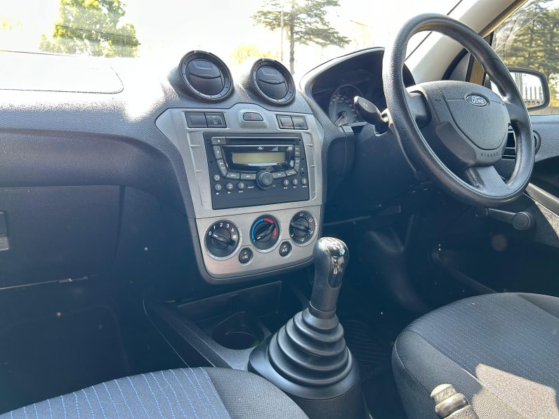 
								Ford Figo 1.4 Ambiente full									