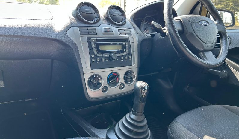 
								Ford Figo 1.4 Ambiente full									