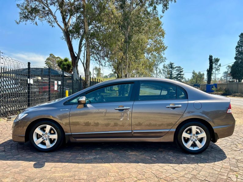 
								Honda Civic 1.8 VXi full									