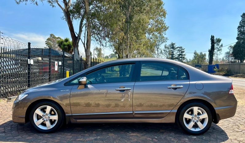 
								Honda Civic 1.8 VXi full									
