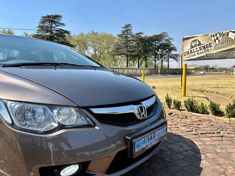 
								Honda Civic 1.8 VXi full									