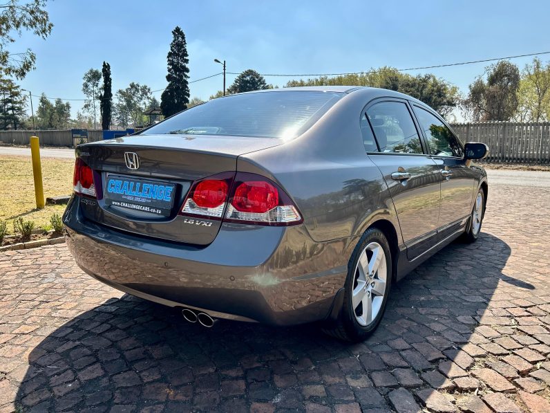 
								Honda Civic 1.8 VXi full									