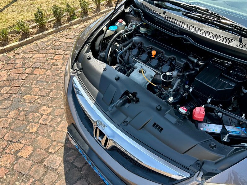 
								Honda Civic 1.8 VXi full									
