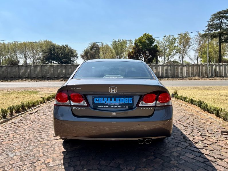 
								Honda Civic 1.8 VXi full									