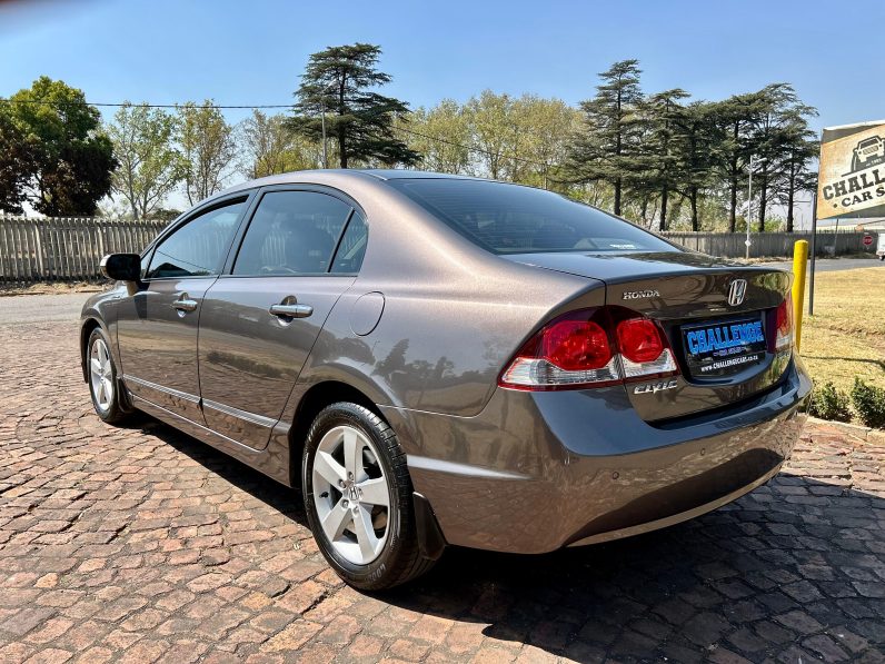 
								Honda Civic 1.8 VXi full									