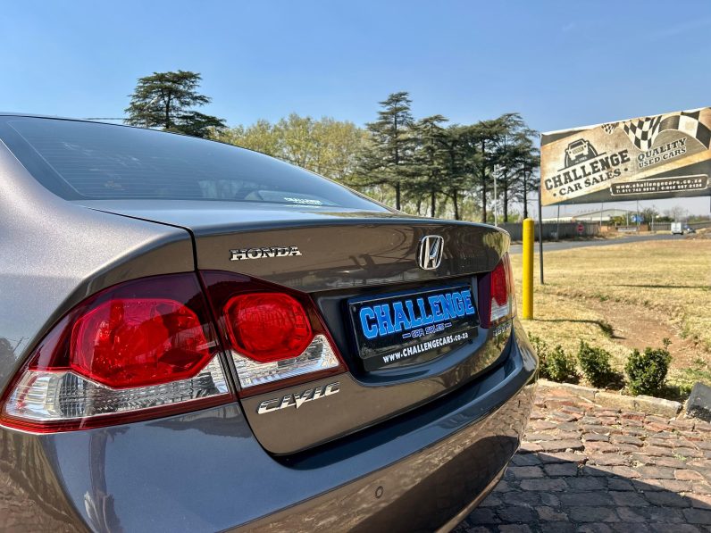 
								Honda Civic 1.8 VXi full									