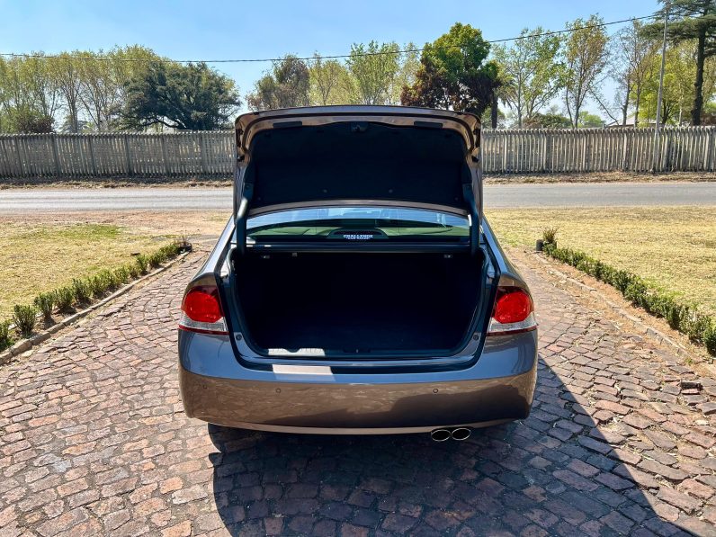 
								Honda Civic 1.8 VXi full									