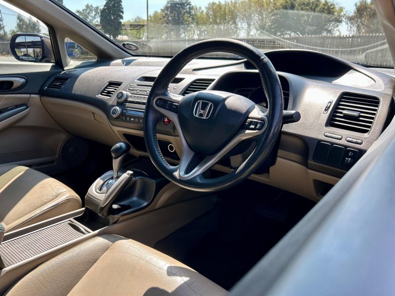 
								Honda Civic 1.8 VXi full									