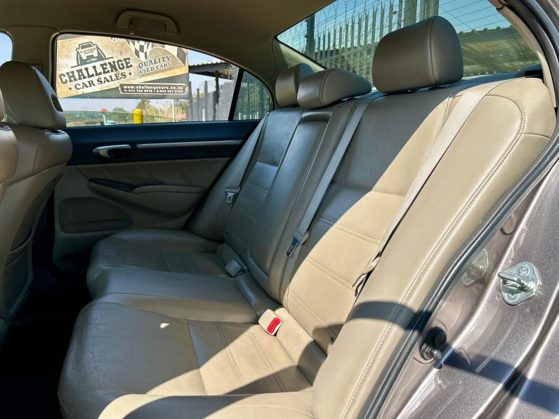 
								Honda Civic 1.8 VXi full									