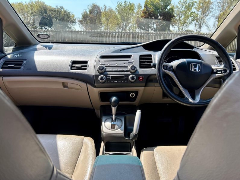 
								Honda Civic 1.8 VXi full									