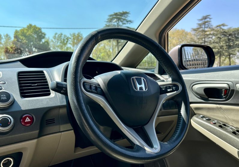 
								Honda Civic 1.8 VXi full									