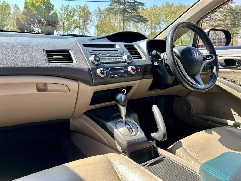 
								Honda Civic 1.8 VXi full									