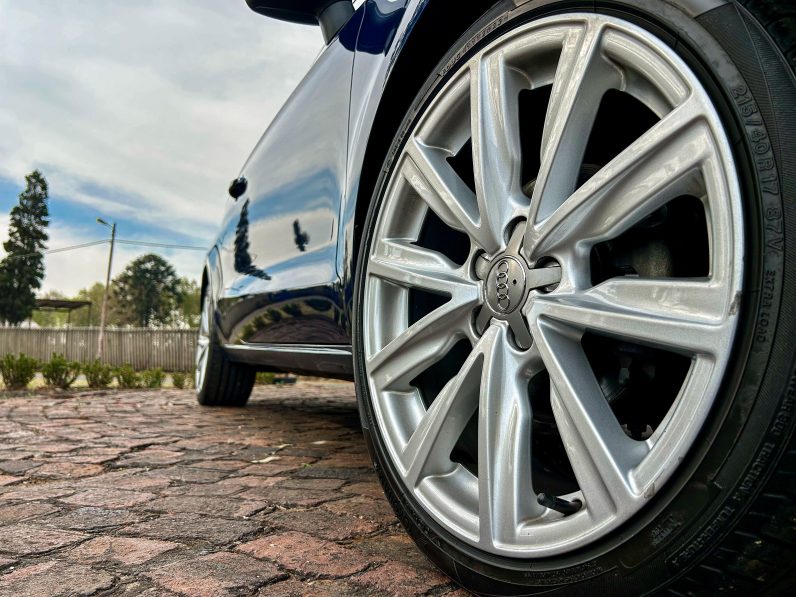 
								Audi A1 1.0 TFSI S full									
