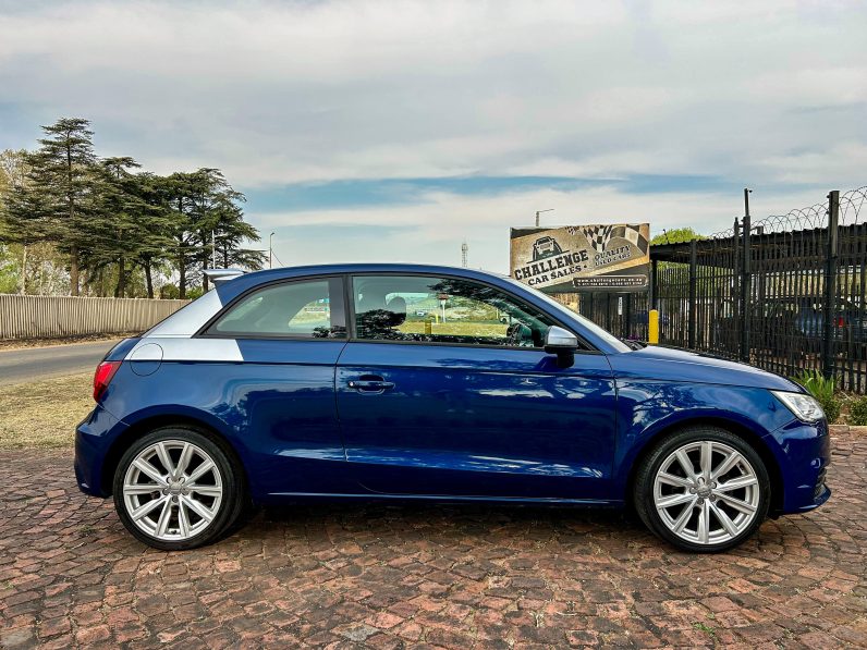 
								Audi A1 1.0 TFSI S full									