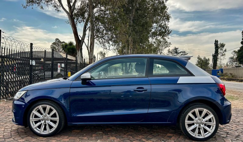 
								Audi A1 1.0 TFSI S full									