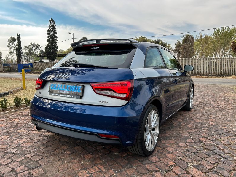 
								Audi A1 1.0 TFSI S full									