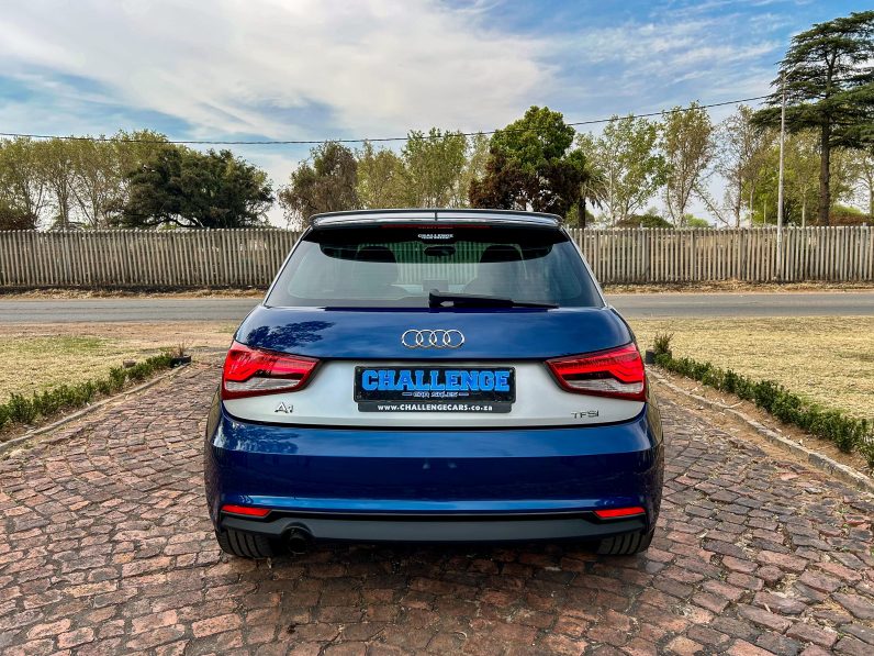 
								Audi A1 1.0 TFSI S full									