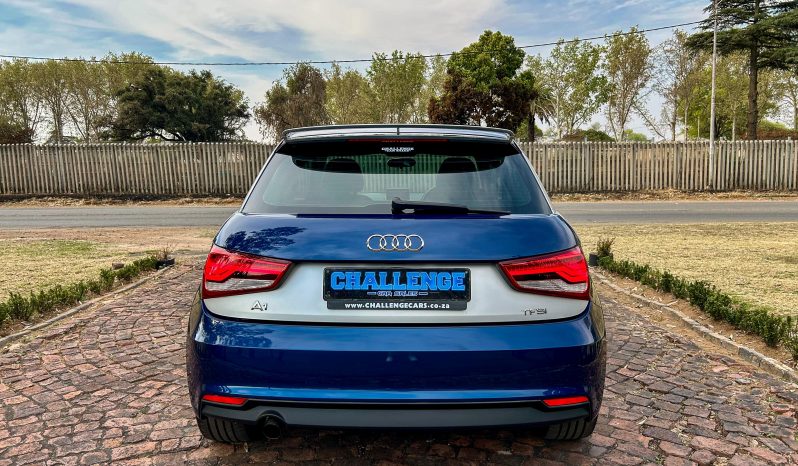 
								Audi A1 1.0 TFSI S full									
