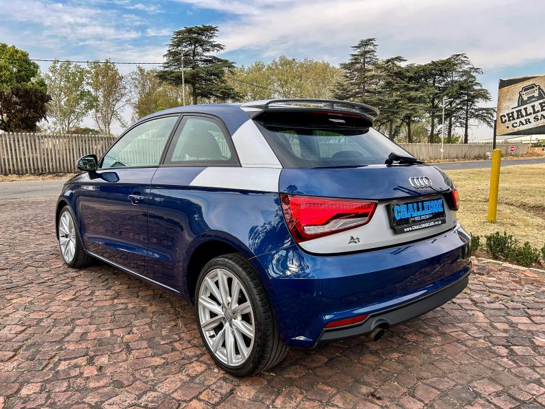 
								Audi A1 1.0 TFSI S full									