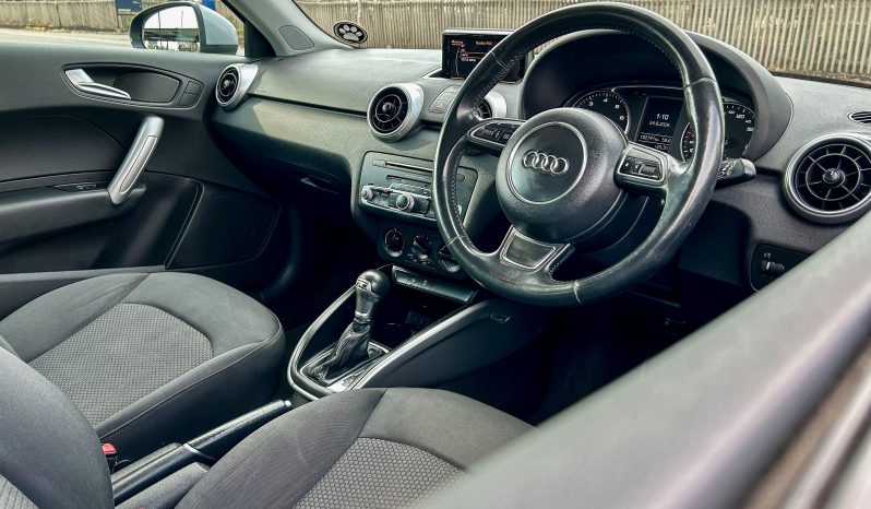 
								Audi A1 1.0 TFSI S full									