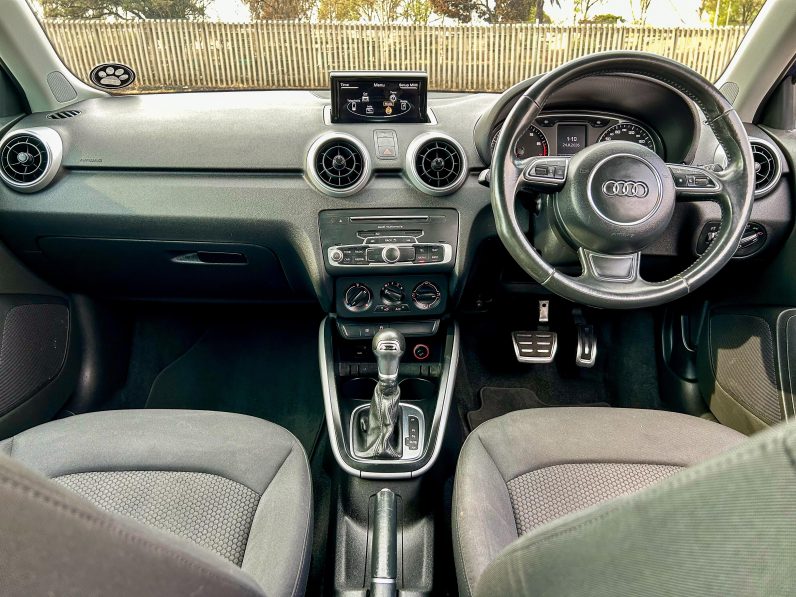 
								Audi A1 1.0 TFSI S full									