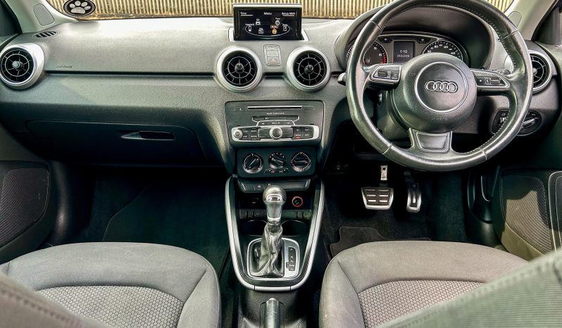 
								Audi A1 1.0 TFSI S full									