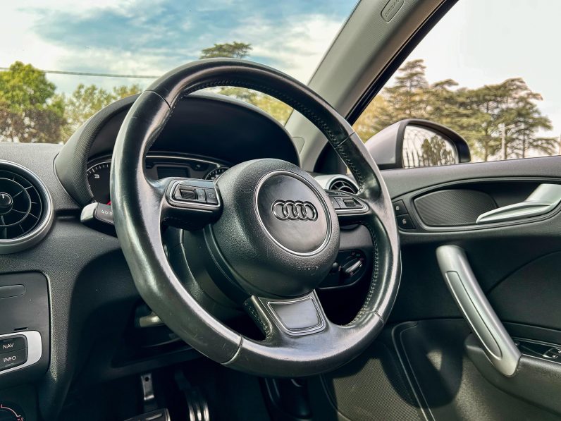 
								Audi A1 1.0 TFSI S full									