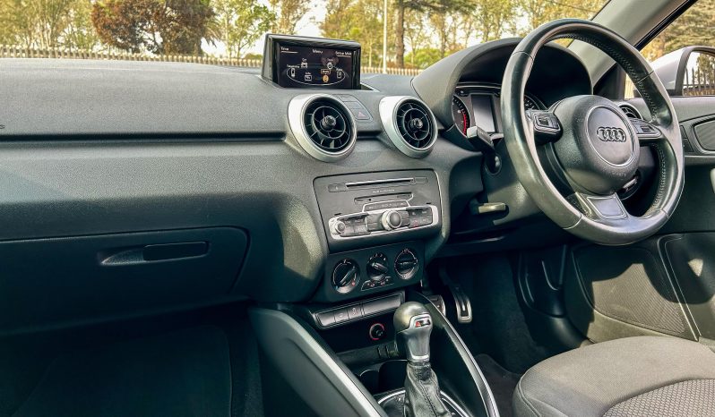 
								Audi A1 1.0 TFSI S full									