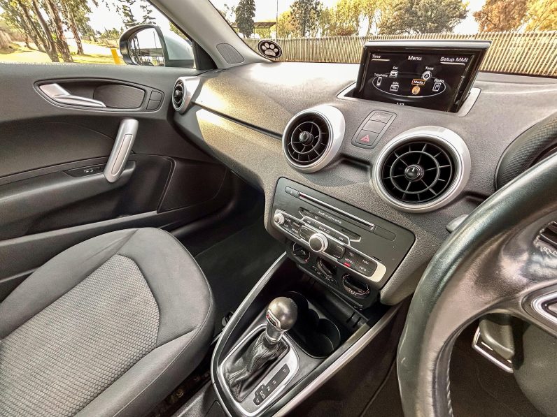 
								Audi A1 1.0 TFSI S full									