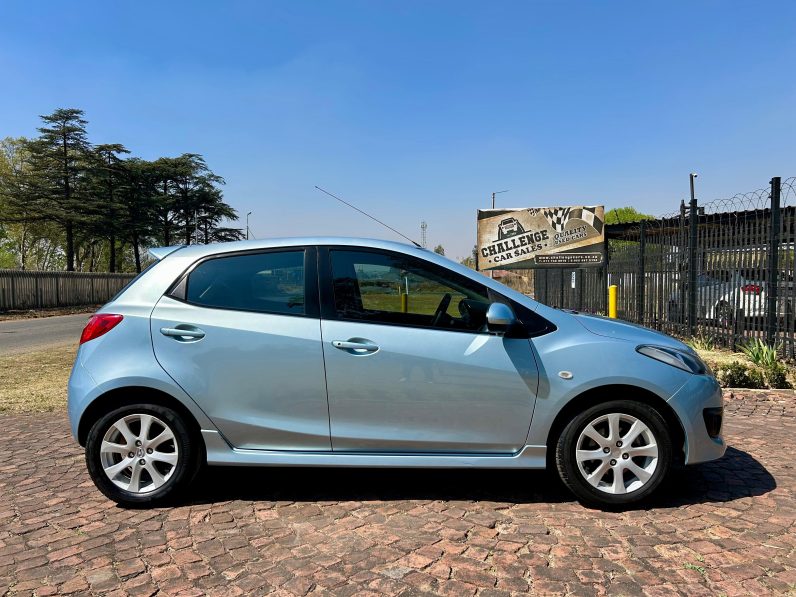 
								Mazda 2 1.3 Dynamic full									