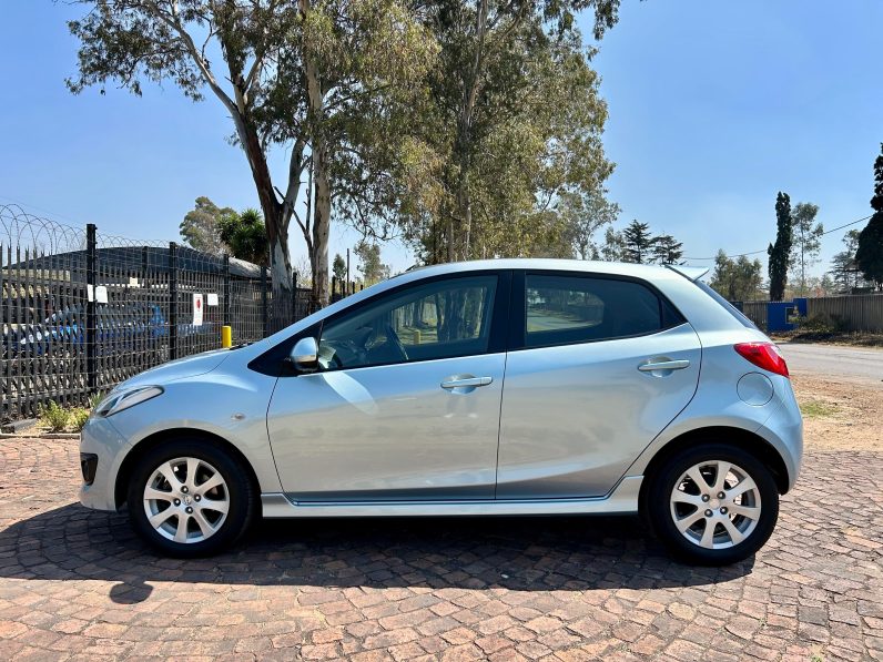 
								Mazda 2 1.3 Dynamic full									