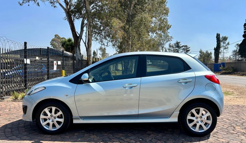 
								Mazda 2 1.3 Dynamic full									