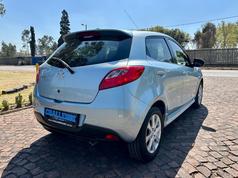 
								Mazda 2 1.3 Dynamic full									