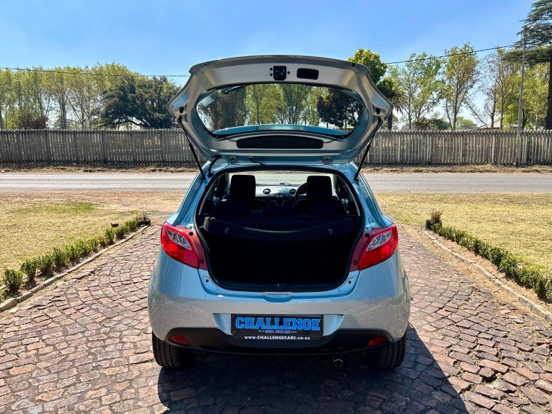
								Mazda 2 1.3 Dynamic full									