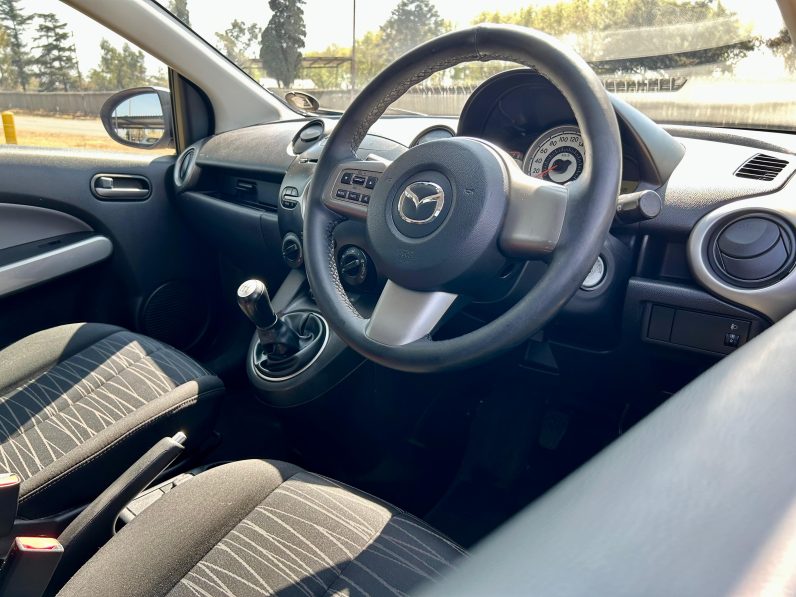 
								Mazda 2 1.3 Dynamic full									