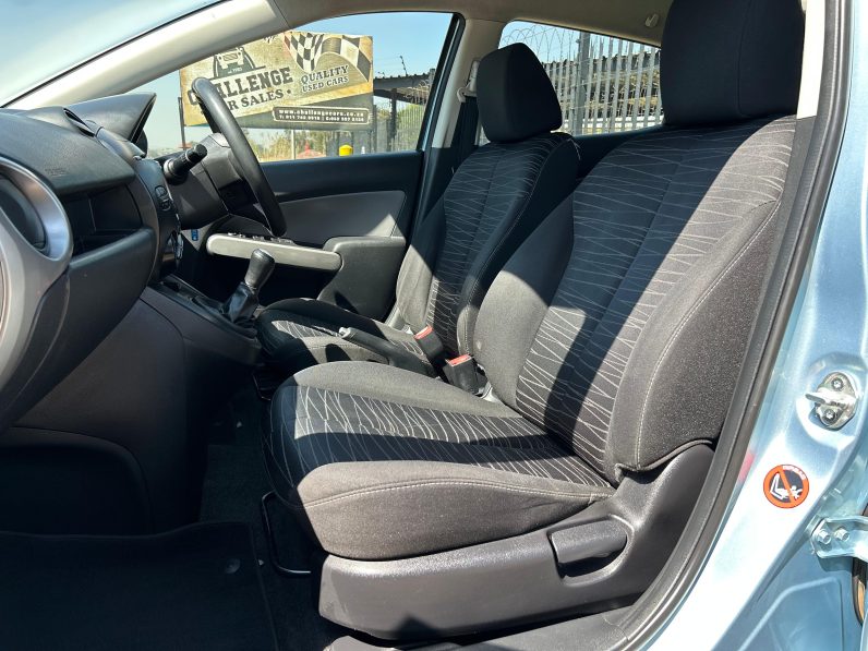 
								Mazda 2 1.3 Dynamic full									