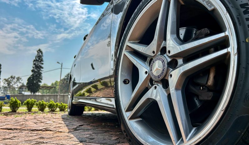
								Mercedes-Benz CLA 200 AMG full									