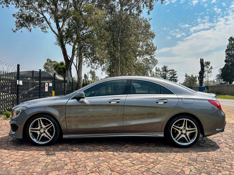 
								Mercedes-Benz CLA 200 AMG full									