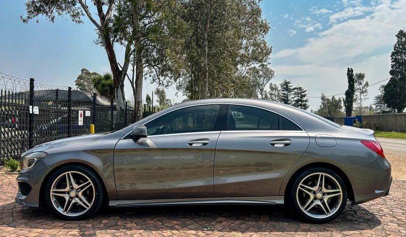 
								Mercedes-Benz CLA 200 AMG full									