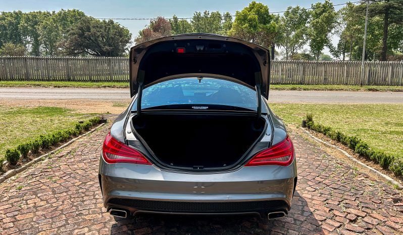 
								Mercedes-Benz CLA 200 AMG full									